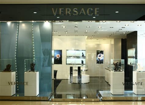 versace chinese name|Versace to Debut New Retail Concept in China .